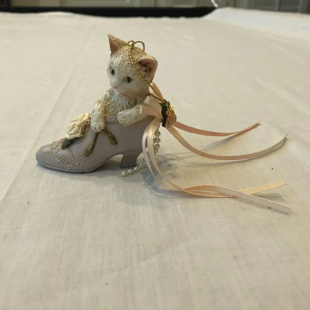 Kitty Cat Sitting in a Shoe Figurine Ornament
